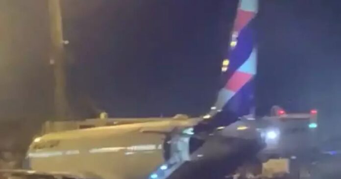 depois-de-acionar-escorregador-inflavel,-passageiro-e-retirado-de-aviao-em-guarulhos