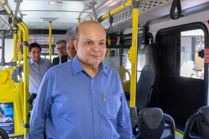 vai-de-graca:-ibaneis-assina-decreto-de-gratuidade-no-transporte-do-df