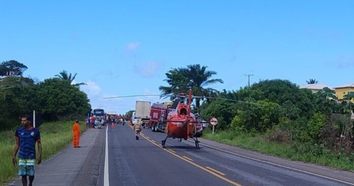 helicoptero-dos-bombeiros-resgatou-vitima-de-acidente-que-matou-3-na-ilha-de-itaparica