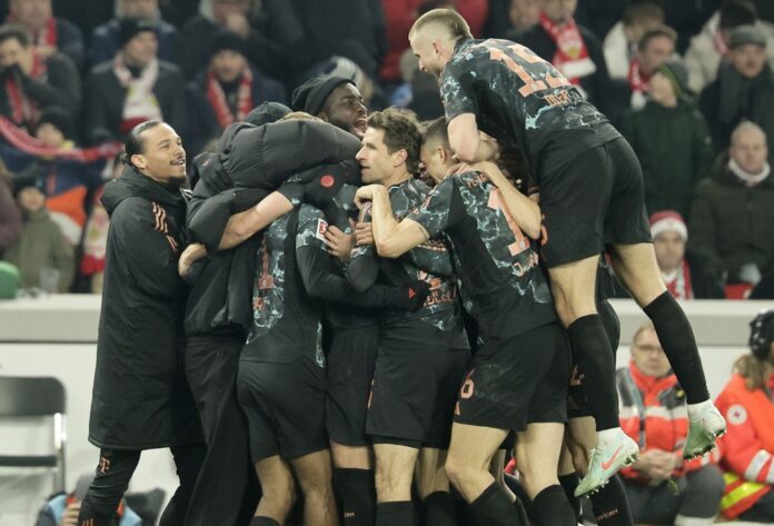 bayern-aproveita-‘presentes’-do-stuttgart,-vence-de-virada-e-amplia-vantagem-no-alemao