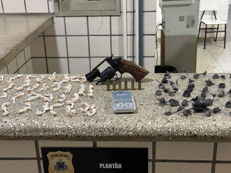 Arma, droga e um morto em confronto com a polícia em Teixeira de Freitas
