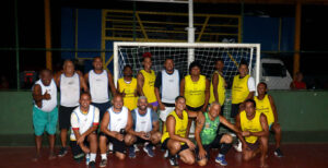 Bibas e No Stress empatam em no jogo de futsal na abertura do Carnaval 2025 de Caravelas 1