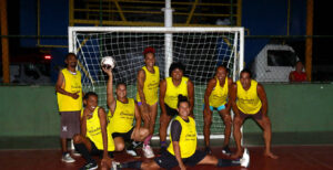 Bibas e No Stress empatam em no jogo de futsal na abertura do Carnaval 2025 de Caravelas 2