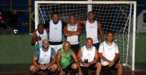 Bibas e No Stress empatam em no jogo de futsal na abertura do Carnaval 2025 de Caravelas 3