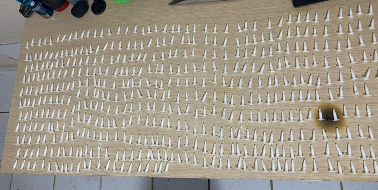 Casal é detido com droga durante blitz em Medeiros Neto