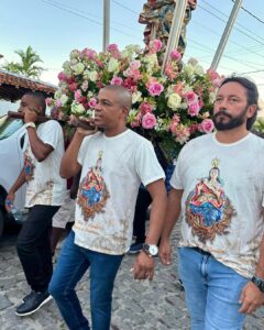 Gilvan Producoes em procissao pelas ruas de Prado