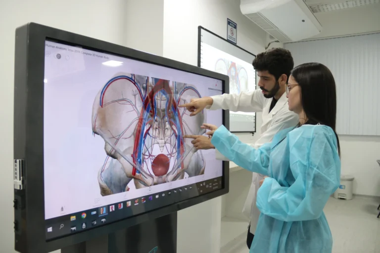 Oito faculdades disputam a oferta do curso de medicina no extremo sul da Bahia, somente uma delas será contemplada, veja a lista