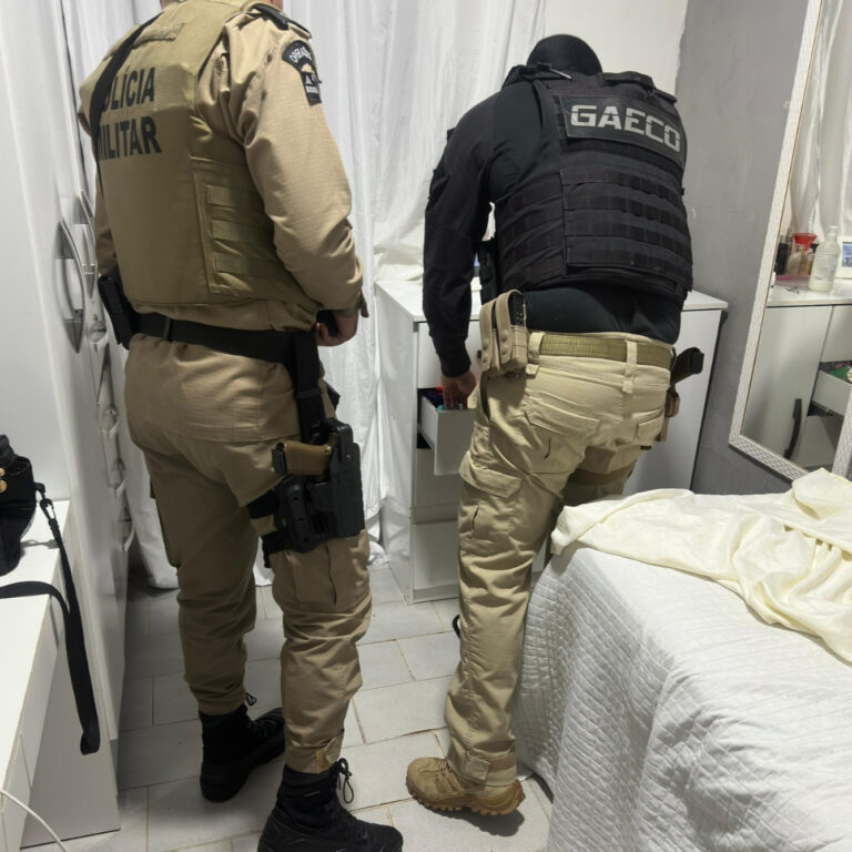 Quatro policiais militares e um guarda municipal são alvos de operação do Ministério Público e da SSP/BA