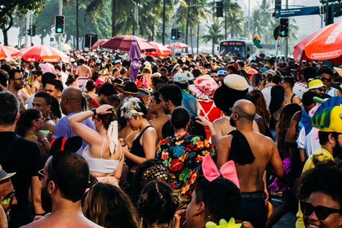 perdeu-o-celular-no-carnaval?-especialistas-explicam-o-que-fazer