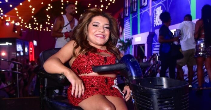 pequena-lo-destaca-acessibilidade-no-carnaval-e-exalta-“energia-contagiante”-da-festa