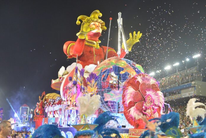 carnaval:-emocao-e-grito-por-justica-marcam-1a-noite-de-desfiles-em-sp