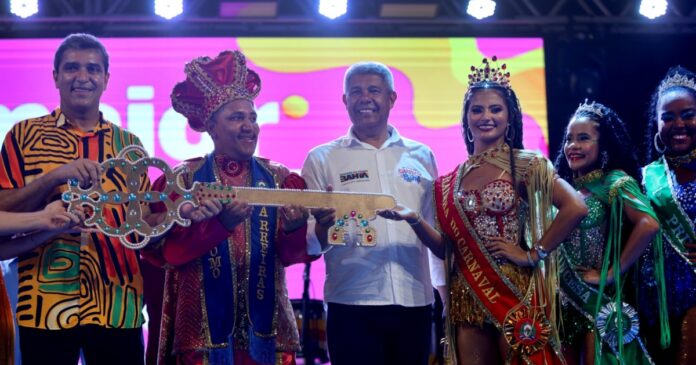 jeronimo-participa-de-abertura-do-carnaval-do-interior-da-bahia-em-barreiras