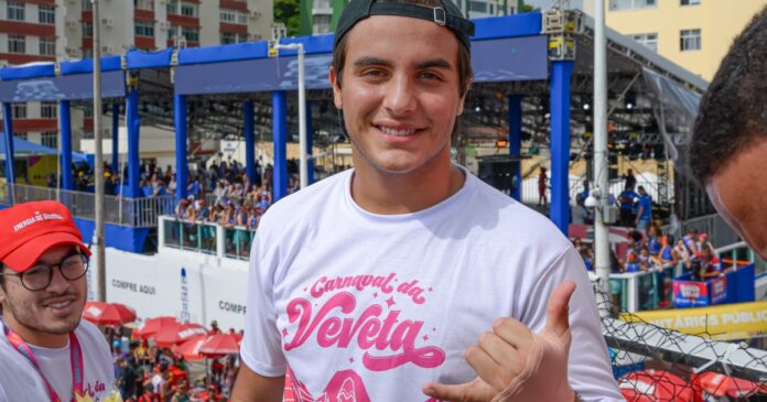 filho-de-ivete,-marcelo-sangalo-cady,-marca-presenca-no-bloco-coruja-neste-sabado