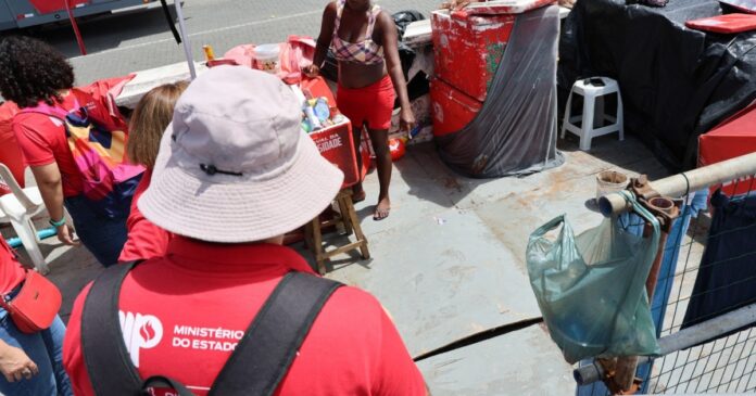 mp-ba-identifica-irregularidades-em-plataforma-de-ambulantes-no-circuito-barra-ondina