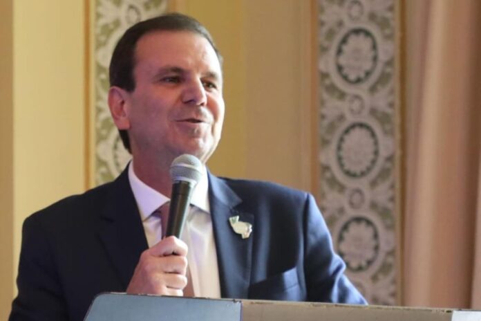 paes-rebate-nunes-sobre-maior-carnaval:-“voces-contam-ou-eu-conto?”