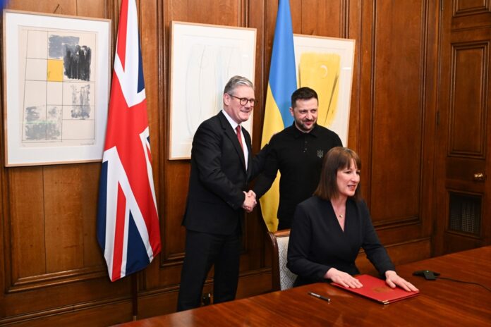 zelenski-recebe-amparo-do-reino-unido-apos-encontro-controverso-com-trump
