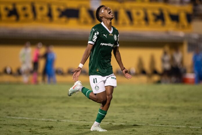 palmeiras-atropela-o-sao-bernardo-com-golacos-de-estevao-e-vai-a-semifinal-do-paulistao
