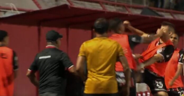video:-jogadores-do-atletico-de-alagoinhas-trocam-socos-em-jogo-contra-o-vitoria
