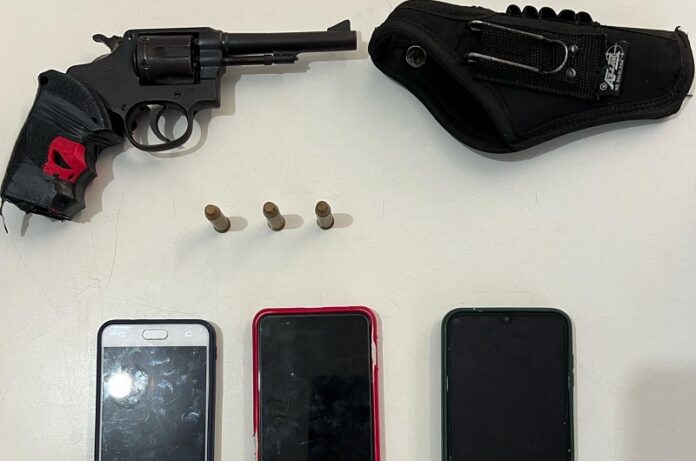 homem-e-preso-por-porte-ilegal-de-arma-de-fogo-em-caravelas