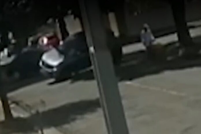 video:-veja-momento-em-que-carro-quase-atinge-sorveteiro-duas-vezes