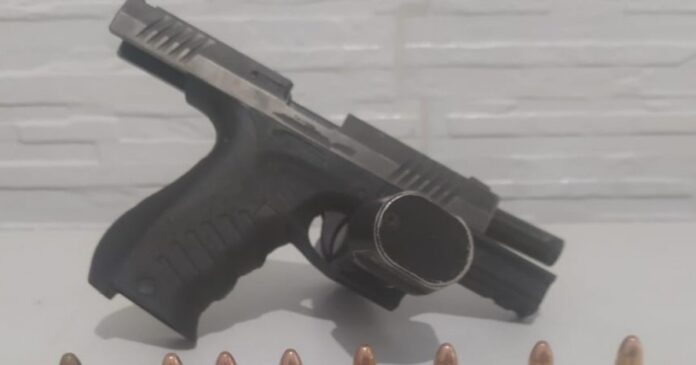 pm-detem-um-homem-com-arma-de-fogo-em-vila-sauipe
