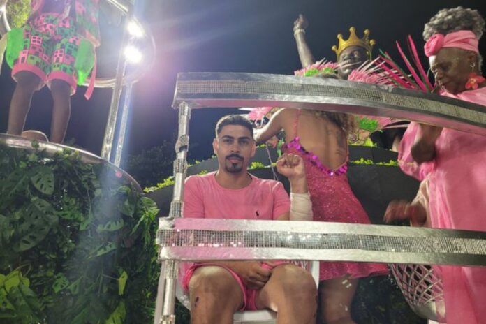 motorista-de-aplicativo-preso-injustamente-desfila-no-carnaval-do-rio