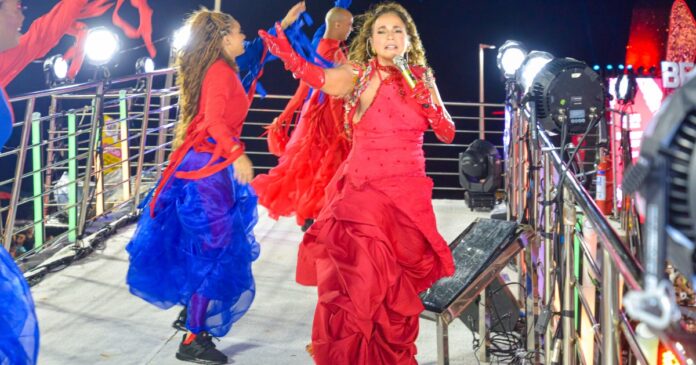 daniela-mercury-se-revolta-apos-tony-salles-nao-manter-distancia-entre-trios;-entenda