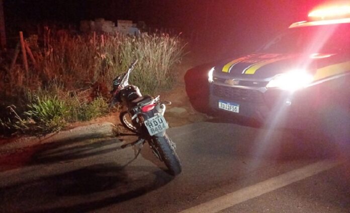 prf-recupera-motocicleta-roubada-em-teixeira-de-freitas-apos-denuncia-anonima