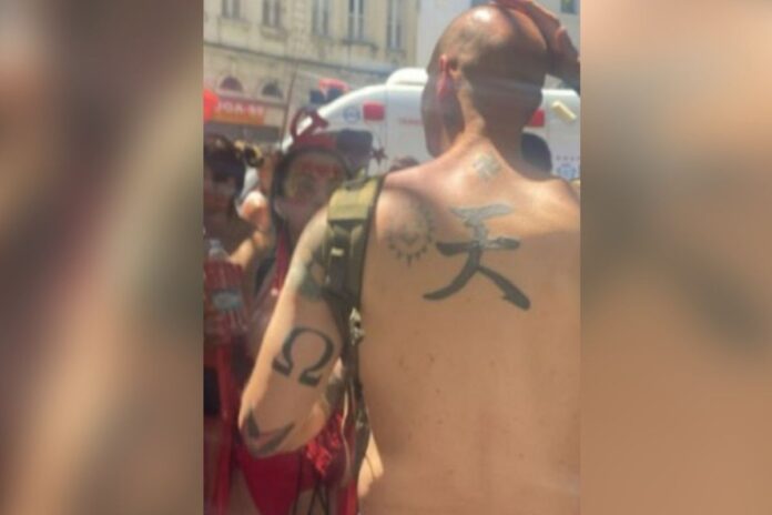 turista-com-simbolos-nazistas-tatuados-e-agredido-em-bloco-no-rio