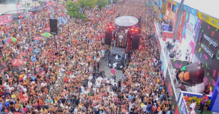 carnaval-de-salvador-registra-8,8-milhoes-de-pessoas-em-10-dias-em-circuitos-da-folia