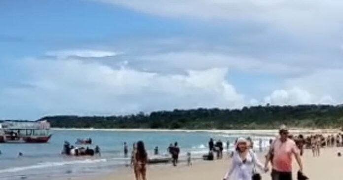 turista-morre-durante-passeio-de-barco-apos-pular-no-mar-em-trancoso