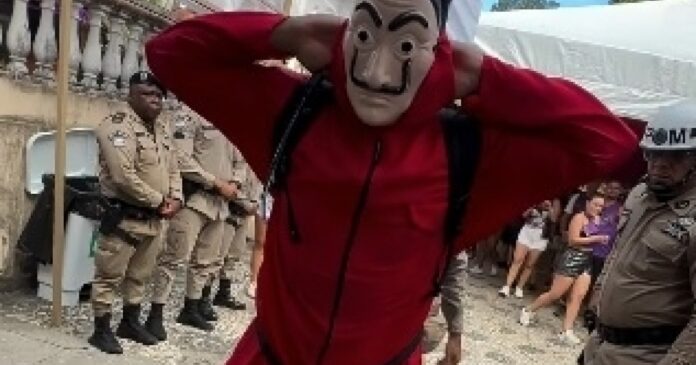 xanddy-se-fantasia-de-personagem-de-la-casa-de-papel-para-curtir-pipoca-de-ivete-no-campo-grande