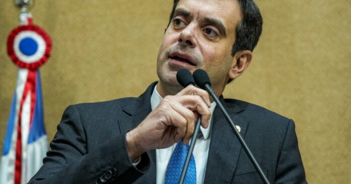 tiago-correia-refuta-adesao-de-prefeitos-da-oposicao-ao-governo-jeronimo:-“estao-vivendo-em-narnia”