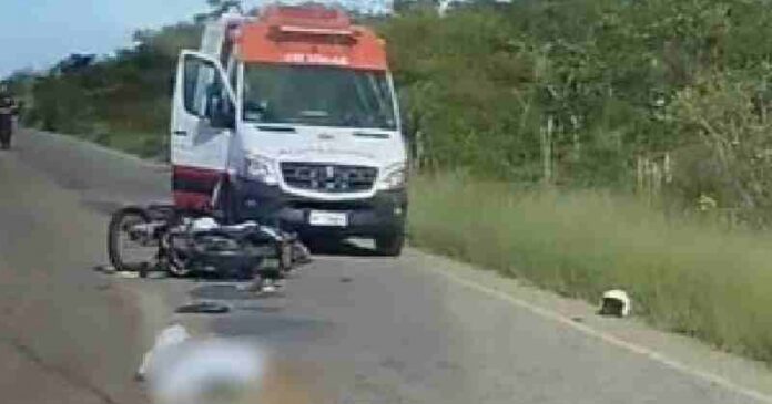 batida-entre-carro-e-motocicleta-deixa-jovem-morto-e-outro-ferido-no-sudoeste-baiano