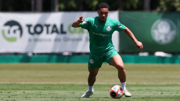 vitor-roque-faz-primeiro-treino-no-palmeiras-em-preparacao-para-semifinal-contra-o-sao-paulo