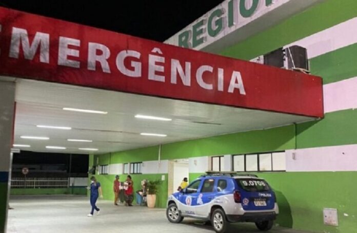 mulher-atacada-pela-companheira-do-ex-marido-e-hospitalizada-com-faca-cravada-no-pescoco