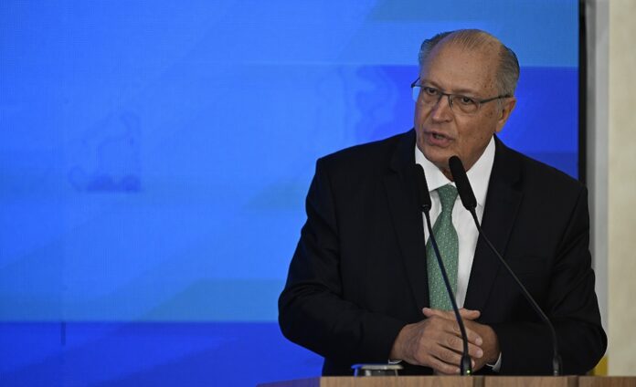 alckmin-anuncia-zeragem-na-aliquota-do-imposto-de-importacao-sobre-alimentos
