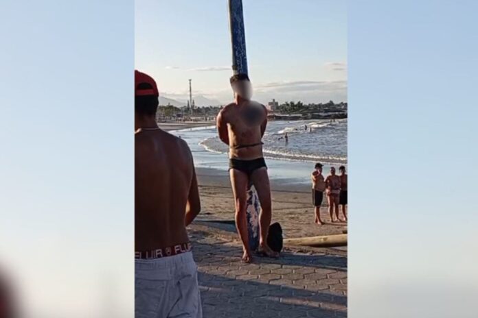 homem-e-amarrado-em-poste-e-linchado-em-praia-ao-se-exibir-a-criancas