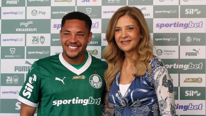 vitor-roque-e-apresentado-no-palmeiras,-e-leila-pereira-brinca:-‘voces-parem-de-me-pedir-um-9,-ta?’