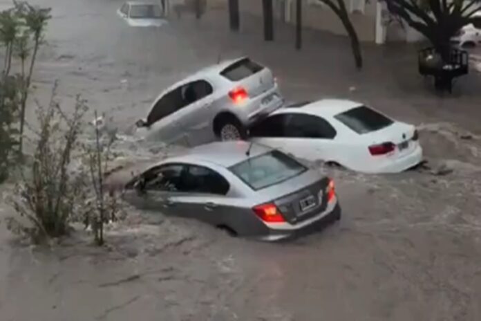 tempestade-deixa-rastro-de-mortes-e-destruicao-na-argentina.-videos