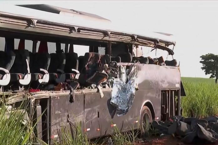 policia-indicia-caminhoneiro-por-morte-de-12-estudantes-em-acidente