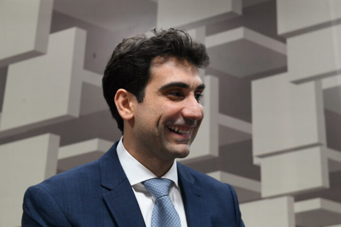 gabriel-galipolo-grava-video-para-explicar-mudancas-no-pix