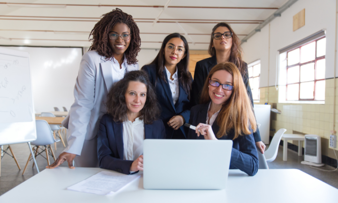 participacao-de-mulheres-na-administracao-publica-federal-cresce-e-chega-a-45,6%