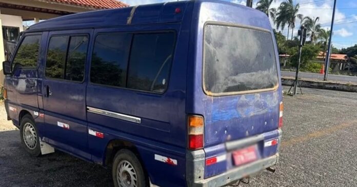 policia-rodoviaria-apreende-van-com-restricao-de-roubo-em-anage
