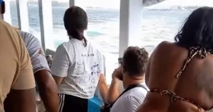 video:-idoso-tenta-se-jogar-de-lancha-durante-travessia-salvador-mar-grande