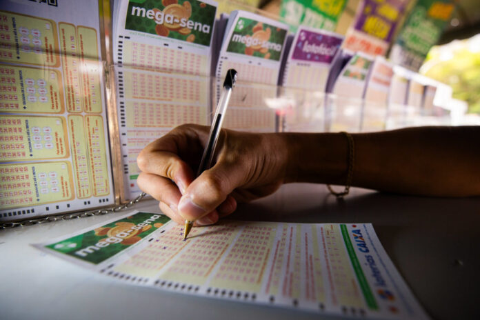 mega-sena:-aposta-do-df-acerta-quina-e-fatura-premio-de-r$-57-mil