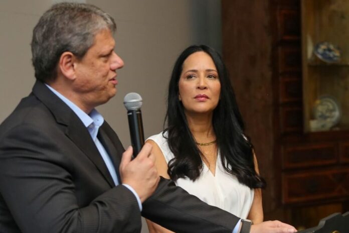 tarcisio-turbina-fundo-gerido-pela-1a-dama,-que-se-projeta-nas-redes