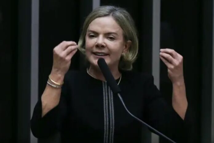 centrao-ve-vida-de-gleisi-mais-dificil-sem-troca-de-lider-do-governo