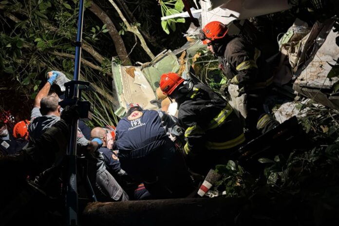 bombeiros-confirmam-uma-morte-em-queda-de-aviao-no-litoral-de-sp