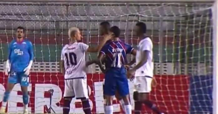 video:-matheus-firmino,-do-jacuipense,-e-expulso-apos-dar-“peteleco”-em-jogador-do-bahia